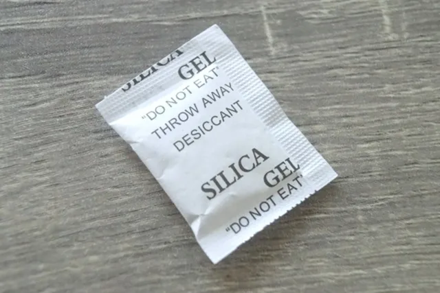 【完全ガイド】乾燥剤の再利用は危険？シリカゲルを安全に復活させる方法と活用アイデア