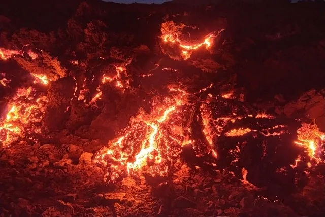 【2025年最新】レイキャネス半島の火山噴火は大丈夫？安全に楽しむ観光ガイド