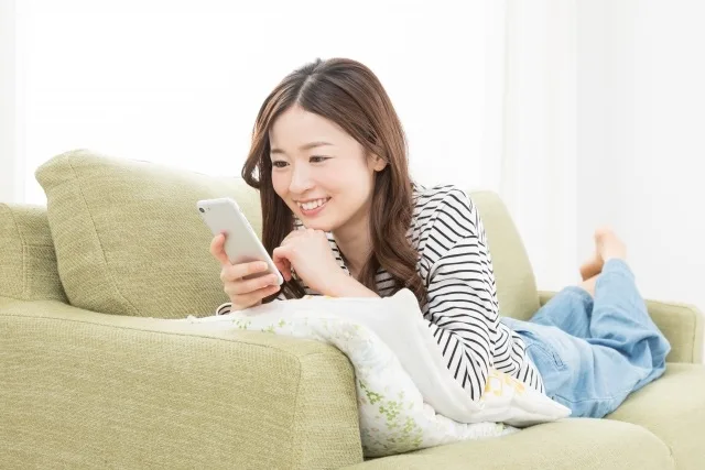 LINEを返さない女性の性格4タイプ｜返信が遅い理由と上手な対処法を解説