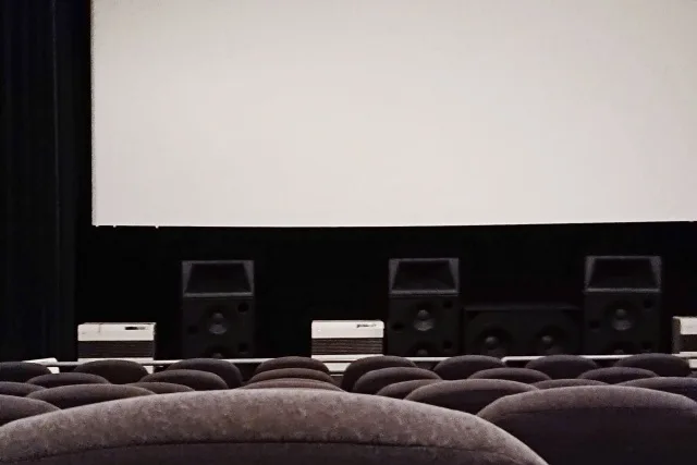 【2025年最新】イオンシネマにマック持ち込み禁止!新ルールと賢い映画鑑賞術を徹底解説