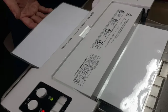 ホームセンターでラミネート加工はできる？料金・方法・おすすめ店舗を徹底解説