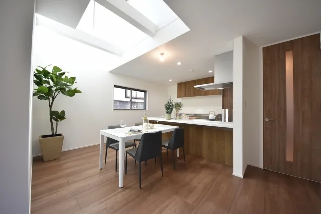 全捨離効果がすごい！心理・生活・経済面の劇的変化を体験談で解説