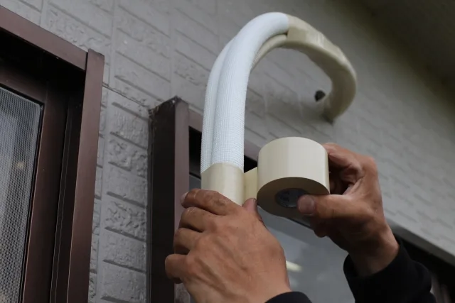 非粘着テープがエアコン工事の常識を変える！プロが選ぶ理由と正しい使い方